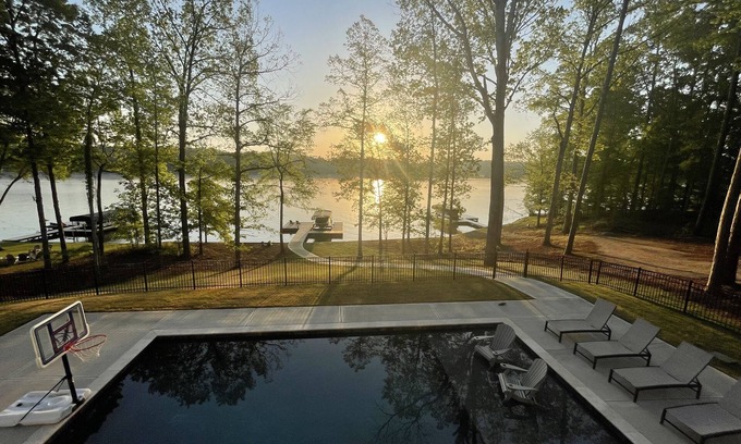 Lake Oconee House | Lakefront Oasis with Private Heated Pool - Guest Rated 9.8