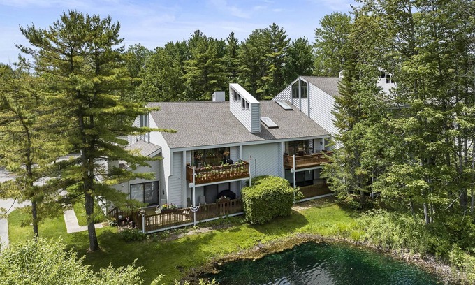 Petoskey Condo | *NEW* Lakeside Club - 10 Minutes to Harbor Springs and Petoskey!