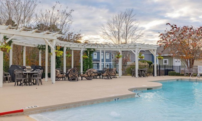 Littleton House | New! Lakeview, 4BR House, Pool, Pet friendly, WiFi, Free Parking