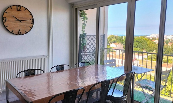 La Rochelle Apartment | Bright Apartment with Sea View Near Center and Port