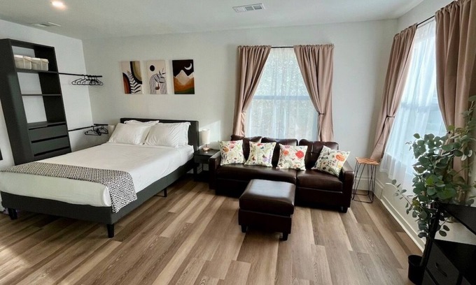 North Buttercup Creek Apartment | Bright and Cozy Studio with Private Entry for Families