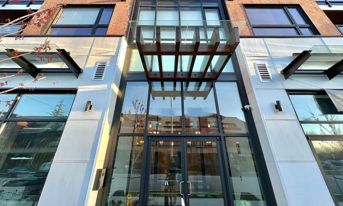 South Newton Condo | New Large Studio 2 beds + Free Parking