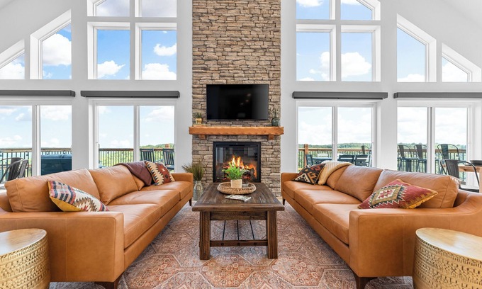 Kimberling City Cabin | Unwind at LAZY RIVER: Lake View & Private Hot Tub Retreat