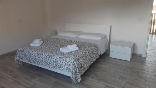 Randazzo House | Randazzo Home: Family-Friendly Retreat with High Ratings