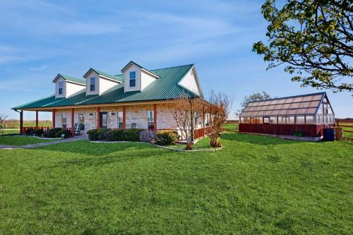 Celeste House | Experience New Life: Pet-Friendly Bliss for Families