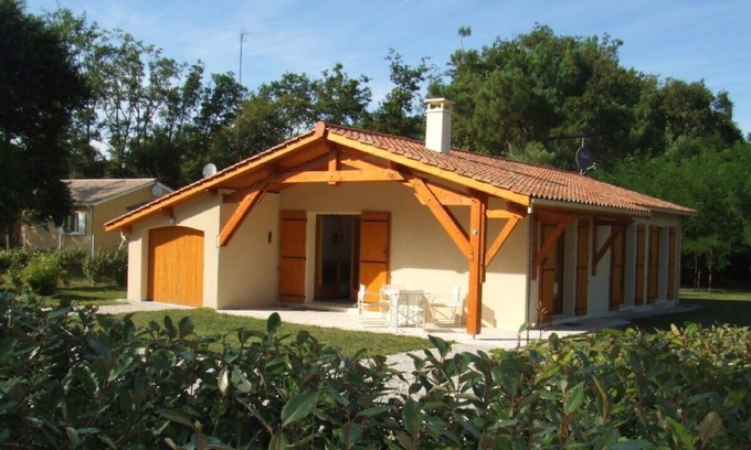 Grayan-Et-L'Hopital House | Bright Holiday Home with Pool & Ocean View Getaway