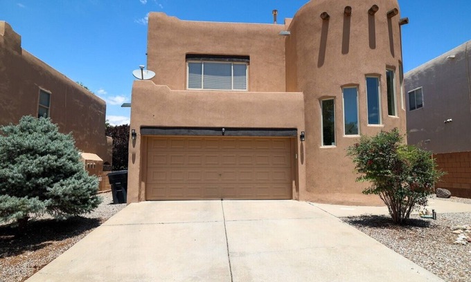 Northeast Heights House | Welcoming Home Near Balloon Fiesta Park with Breakfast & More