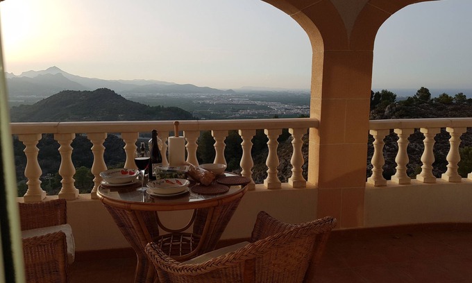 La Font d'en Carros Villa | Tranquil Hillside Villa with Ocean View Near Oliva