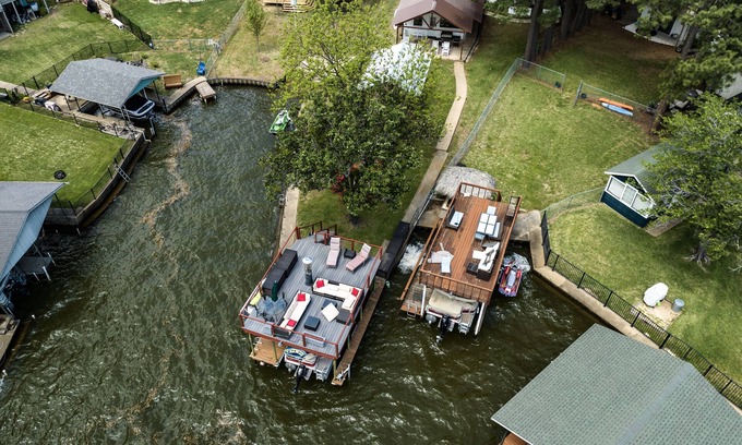 Cedar Creek Reservoir House | Waterfront Retreat: 2 Houses with Private Boat Launch & Dock