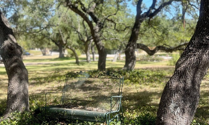 Steiner Ranch House | NEW LISTING! 2 LAKES ~ 1/2 ACRE ~ Wooded/Private/Secluded Home! BYOBoat!