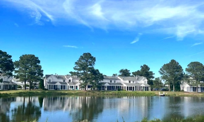 Selbyville House | Discover 2024’s New Listing: Waterfront Townhome with Pool