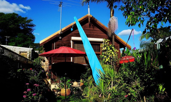 East Fremantle Cottage | Discover a Balinese Style Studio Retreat with Oceanfront Views