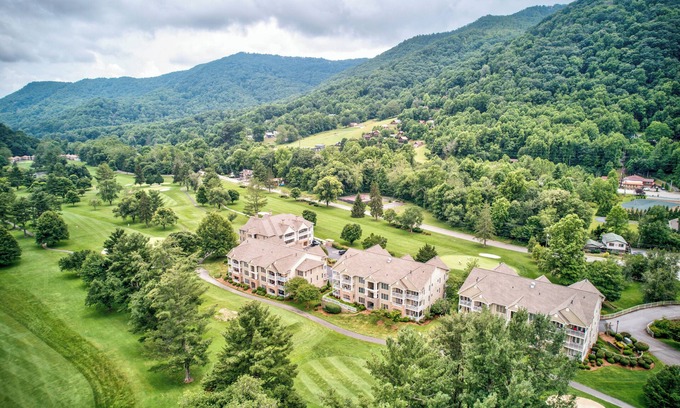 Maggie Valley Condo | Inviting Condo on the 9th Hole with Scenic Views
