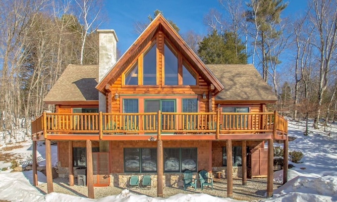 Intervale Cabin | Custom Log Cabin Retreat with Pool & Spa - Guest Rated 9.8