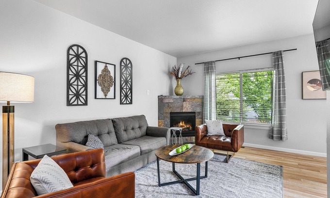 Southern Crossing House | New Listing! Blocks from Old Mill District| Fireplace | Desk | Patio | Garage