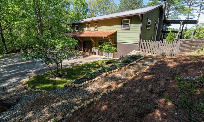 Dahlonega House | Experience the Boho Mountain Getaway: Pet-Friendly & Pool