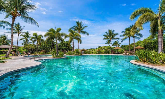Kulalani Condo | Ideal Getaway Near Beaches with Ocean Views & Great Amenities
