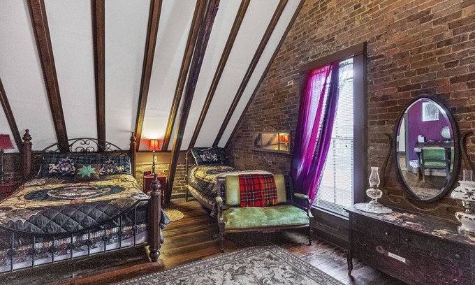 Glasgow Apartment | NEW LISTING! DuPriest Room by Main Street Bed & Breakfast