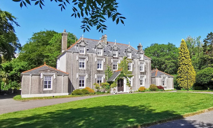 Margam Apartment | Enchanting Fairytale Manor House with Indoor Pool