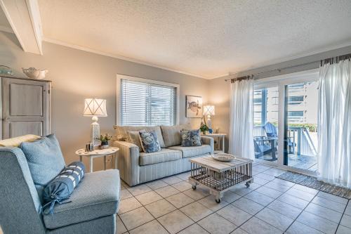 Oceanmarsh Subdivision House | Cozy First Floor Condo on Harbor Island with Family-Friendly Amenities