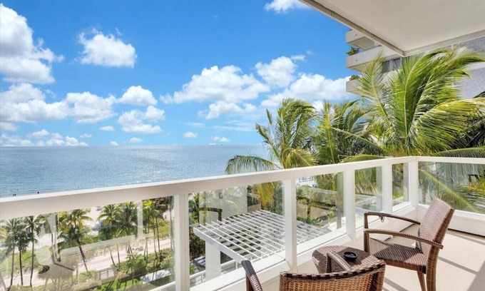 Bayshore Condo | Exceptional Oceanfront Fontainebleau Sorrento 1BR Retreat