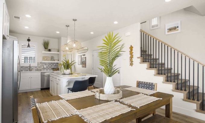 Washington Fields House | Discover Happy Hawaiian: Family-Friendly with Pool & Breakfast