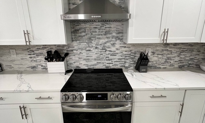Goose Creek House | New Listing! Guest Rated 10/10 with Spa and Breakfast