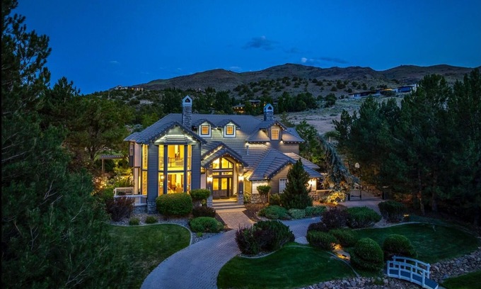 Reno House | New Listing! Luxurious Custom Home, with Outdoor Entertainment Area,and Hot Tub!