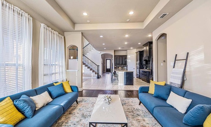 Plano House | Modern Escape with Theatre & Pool Table for Family Fun