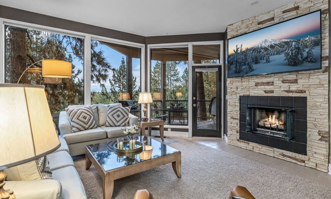 Century West Condo | Experience Mt. Bachelor Village Condo: Views & Private Hot Tub