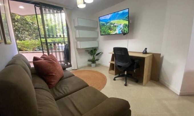 Villa Hermosa Apartment | Relaxing Nature Retreat: Modern Apartment with BBQ Patio