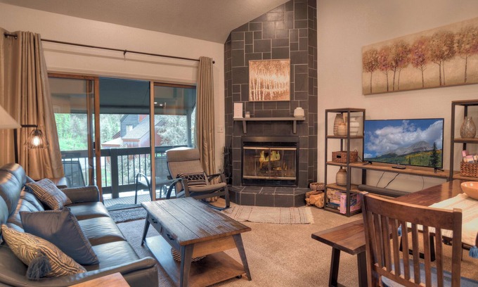 Purgatory Condo | New Listing! Prime Location | Shared Hot Tub | Deck | Mtn Views | Dogs OK