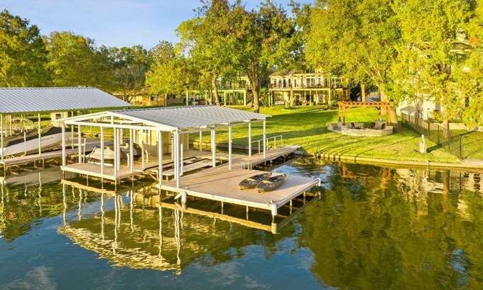 Kingsland House | Waterfront Retreat with Huge Yard - 4-Star Guest Rated!