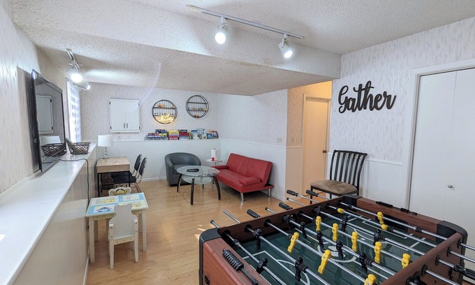 Northeast Minneapolis House | Cozy 4 BR/2BA House with Game Room in Central Mpls