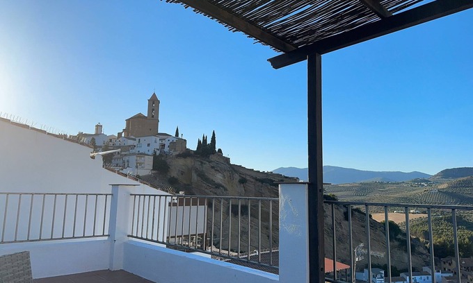 Iznajar House | New listing! Spacious 5-bedroom home in Iznájar with spectacular views
