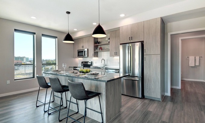 Downtown Phoenix Apartment | Inviting Downtown 2bd with Premium Resort Amenities