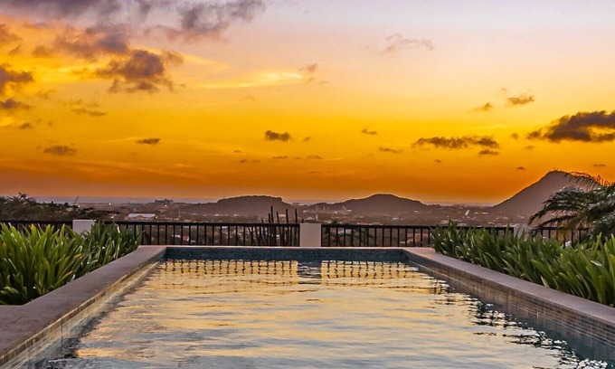 Santa Cruz House | New Listing: Scenic Views with Horizon Pool & Spa Amenities