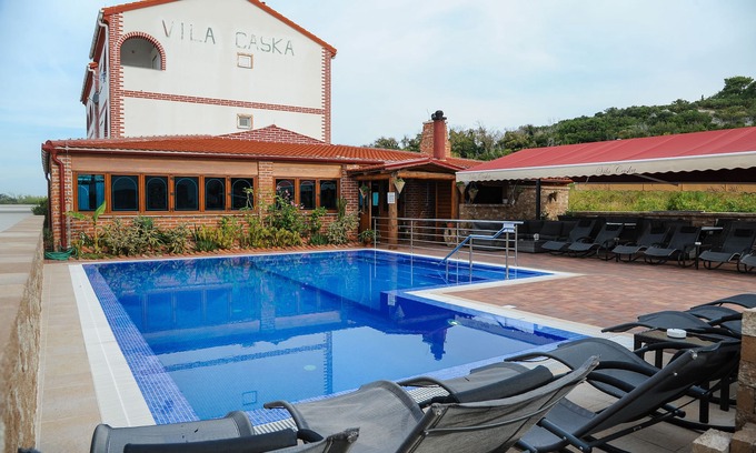 Caska Apartment | Discover Vila Caska: Oceanfront Getaway near Zrce Beach