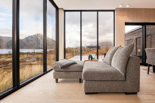 Vagan House | Elegant Lodge by the Seaside Near Henningsvær, Lofoten