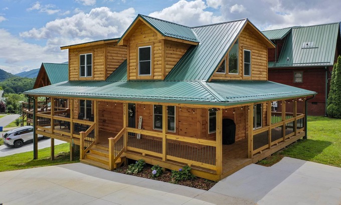 Maggie Valley Cabin | Experience Year-Round Access at a New Log Cabin Retreat