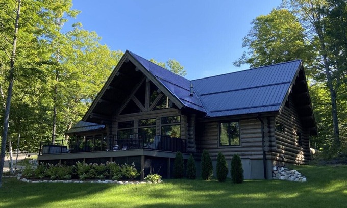 Boyne Falls Cabin | Cozy Log Cabin Retreat on Scenic Lake in Michigan