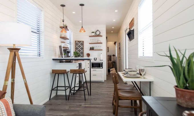 Alpine House | Explore New Longhorn Container Home - Family-Friendly Escape