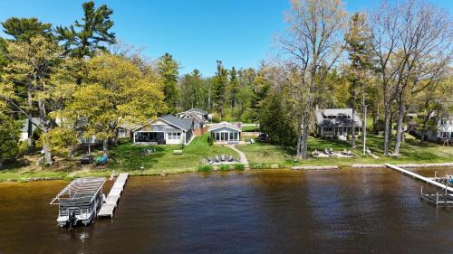 Oscoda House | New! Loon Lodge - Lakefront With Private Dock!