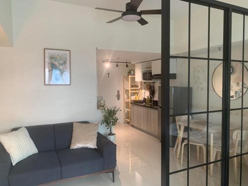 Legazpi Village Apartment | New & lovely 1 BR Makati condo
