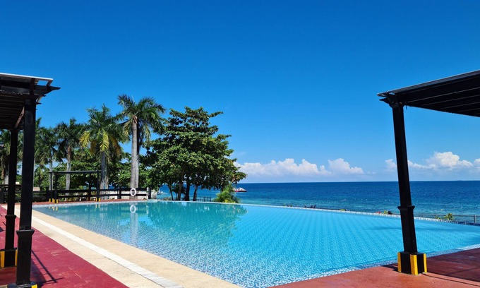 Lapu-Lapu Condo | Top-Rated 2 BR Condo with Pools and Ocean Views