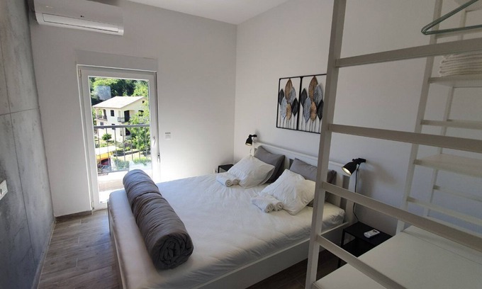 Denovici Apartment | New Apartment Just 10 Minutes from the Beach, Pet Friendly