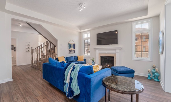 Watertown House | New Lux home! Vibrant Suburban Retreat