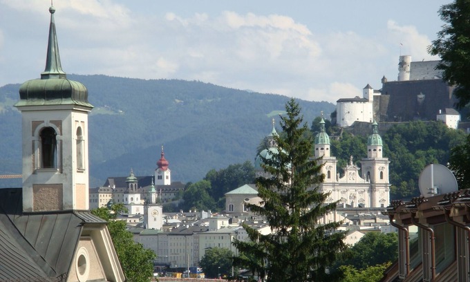 City Centre Salzburg Apartment | Bright Apartment with Pool & Spa, Steps from City Center
