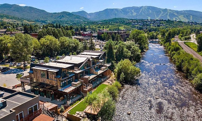 Downtown Steamboat Springs House | Riverfront Downtown Townhome with Hot Tub & Spa Amenities