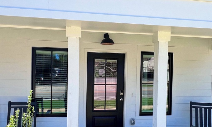 Auburn Cottage | Premier 1BR Cottage in Downtown Auburn - Guest Rated 9.8